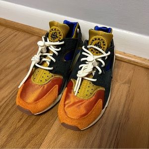 Nike Air Huarache Sneakers US Women’s 9.5 Gold/Black/Brown